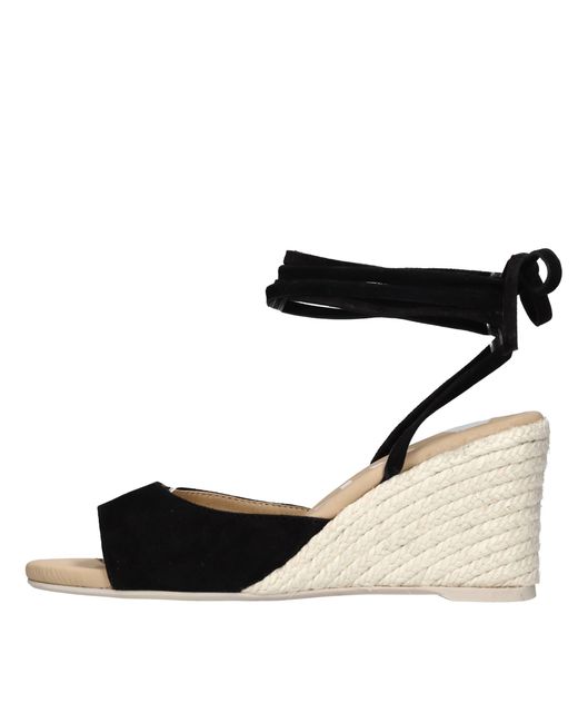 Manebí Black With Heel