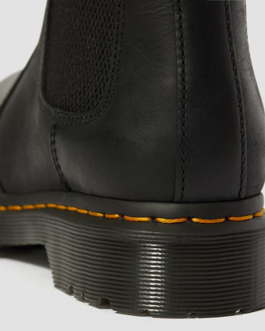 Stivaletti chelsea di pelle con rivestimento di Dr. Martens in Black