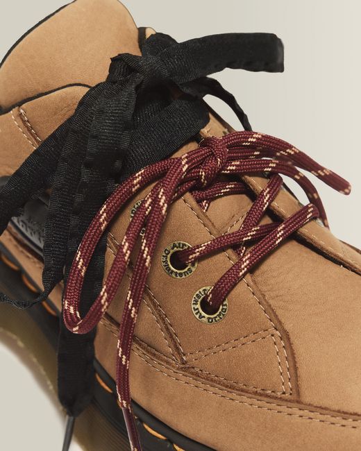 Chaussures buzz Dr. Martens en coloris Brown