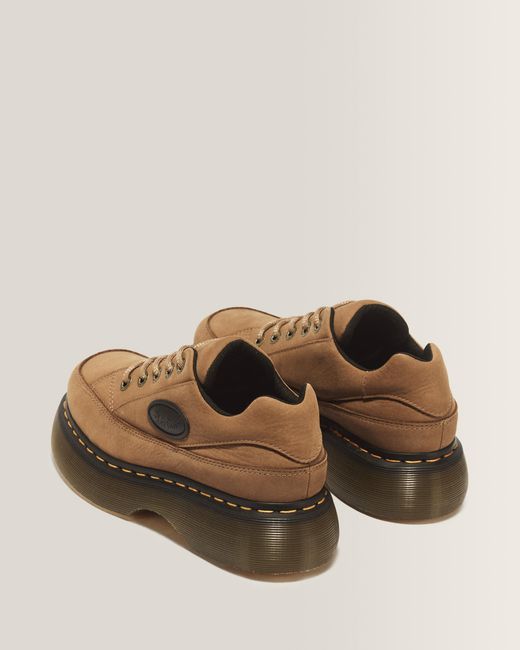 Chaussures buzz Dr. Martens en coloris Brown