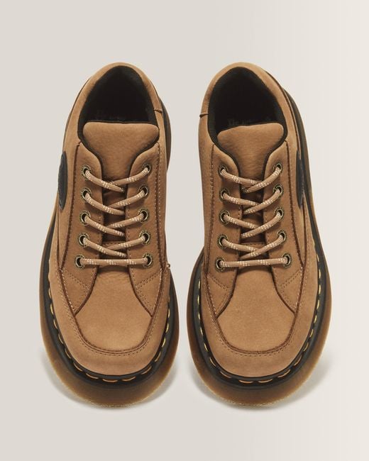 Chaussures buzz Dr. Martens en coloris Brown