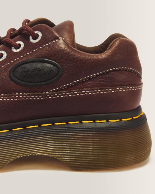 Chaussures buzz Dr. Martens en coloris Brown