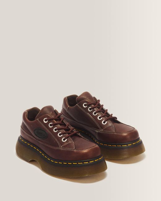 Chaussures buzz Dr. Martens en coloris Brown