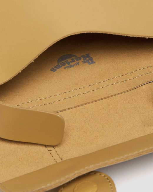 Borsa a tracolla da 18 cm di Dr. Martens in Natural