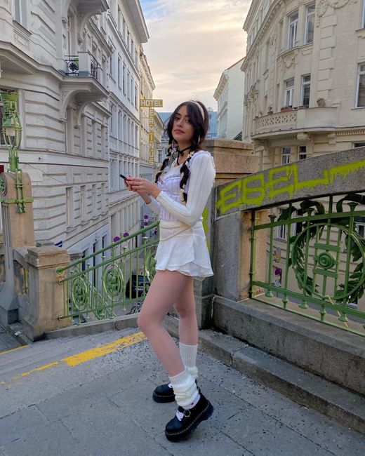 Nappa cuero zapatos con plataforma addina flower de piel Dr. Martens de color Black