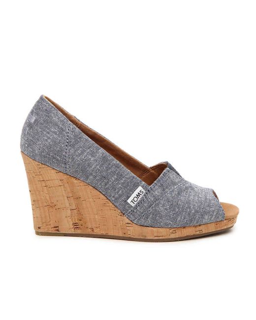 toms classic wedge pump
