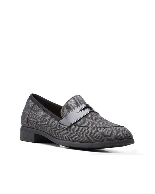 clarks women's trish driving style loafer