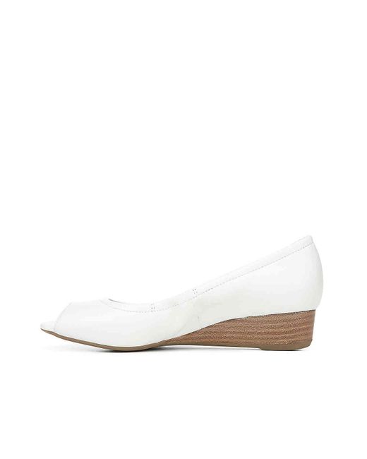 naturalizer contrast wedge pump