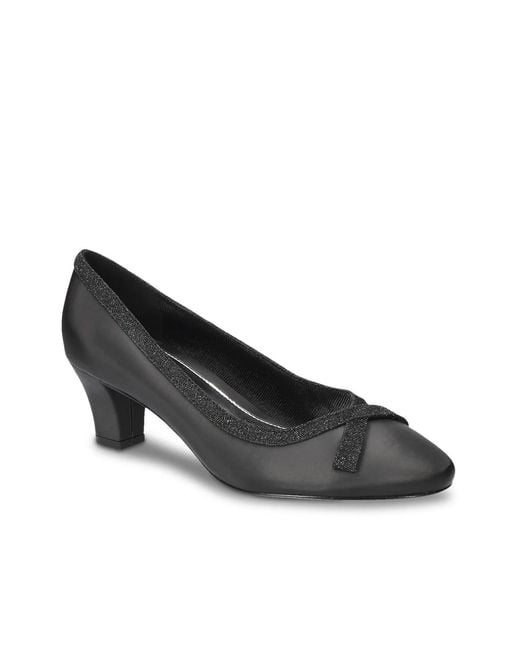 Easy Street Black Kata Pump