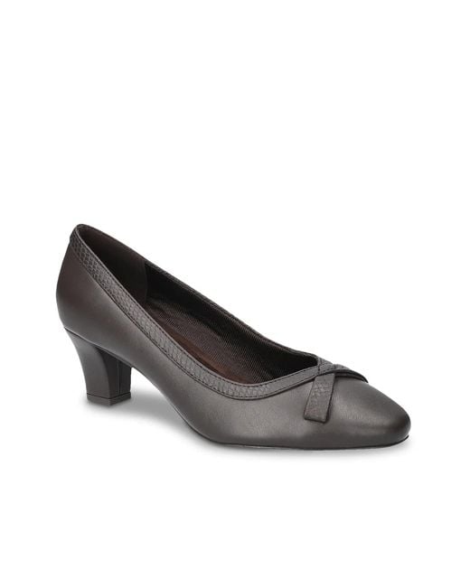 Easy Street Black Kata Pump