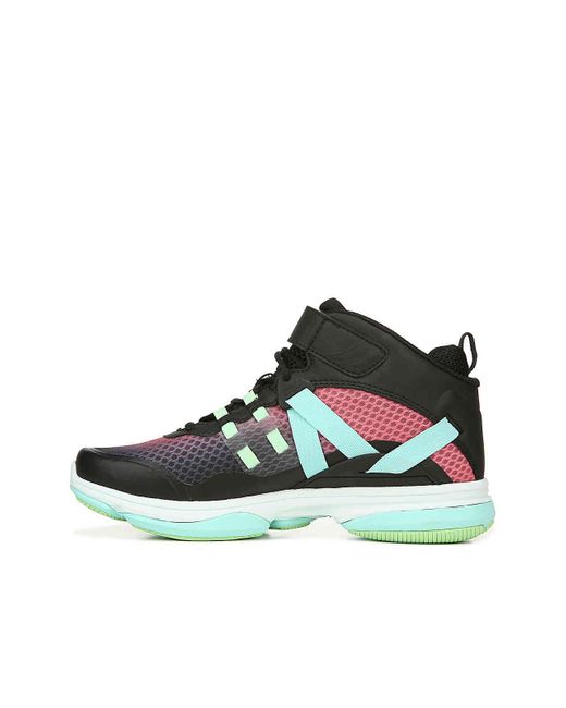 mid top training shoes