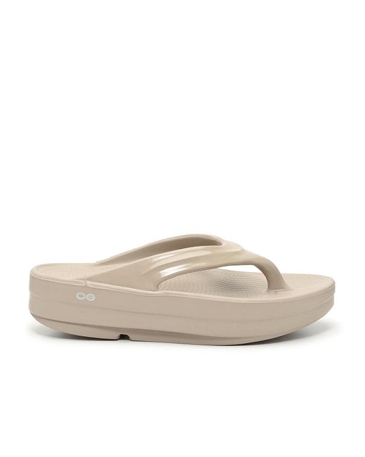 OOFOS Oomega Platform Flip Flop in White | Lyst