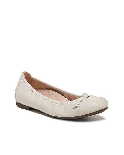 Vionic Amorie Ballet Flat in White | Lyst