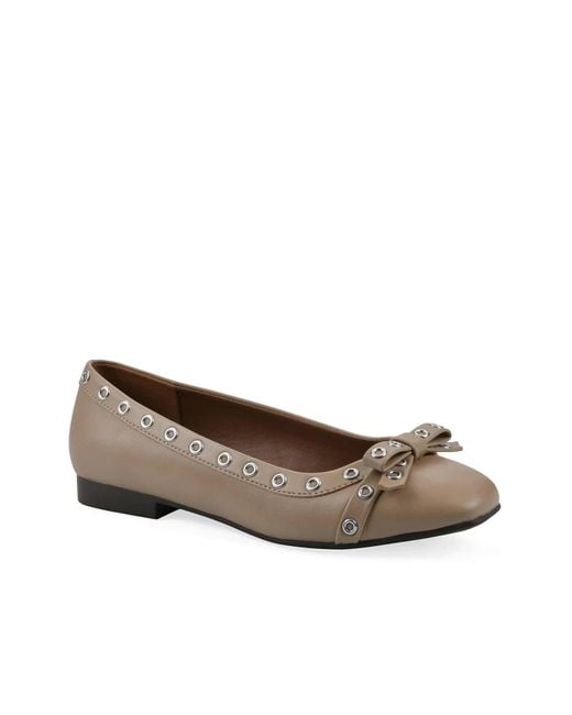 White Mountain Brown Bodhi Flat