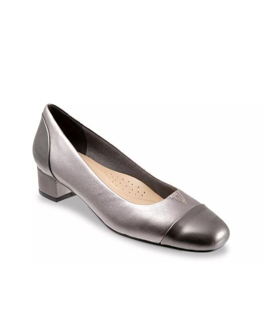 Trotters Metallic Daisy Pump