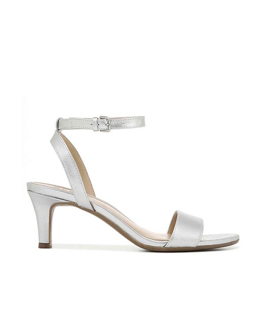 naturalizer hattie sandal