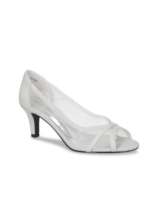 Easy Street White Picaboo Pump