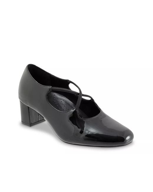 Trotters Black Demi Pump