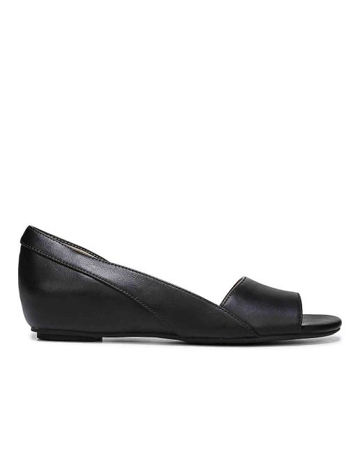 naturalizer roma flat