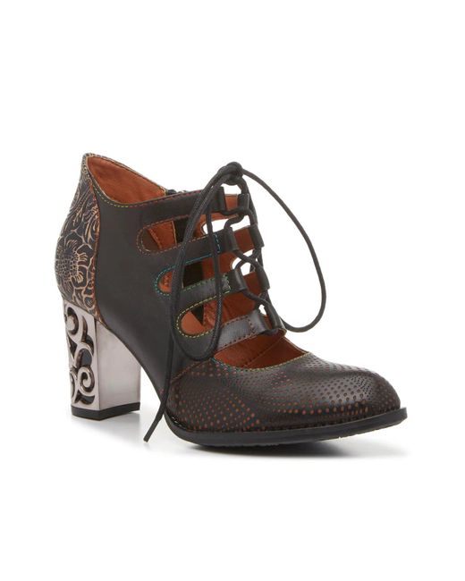 L'ARTISTE Black Novella Pump