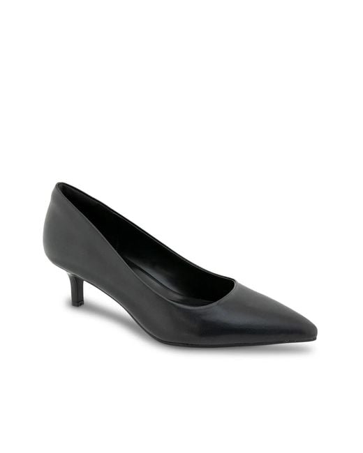 BCBGeneration Black Daven Pump