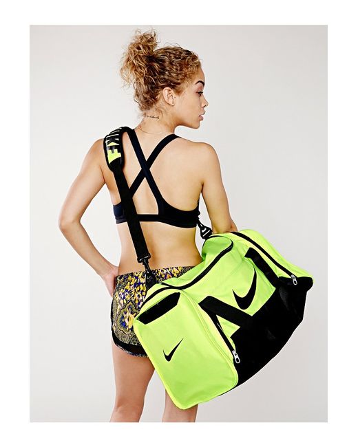 Nike Performance GYM TOTE - Sports bag - pale vanilla/pale vanilla/hyper  royal/yellow 