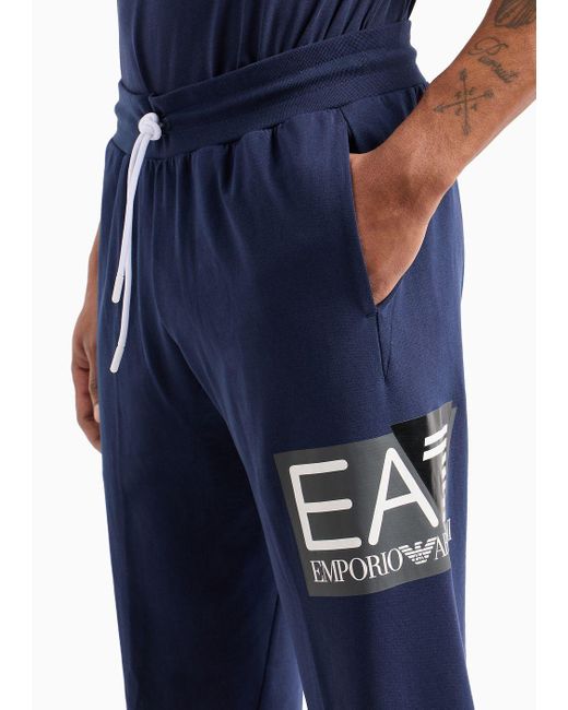 Pantaloni Jogger Visibility In Cotone di EA7 in Blue da Uomo