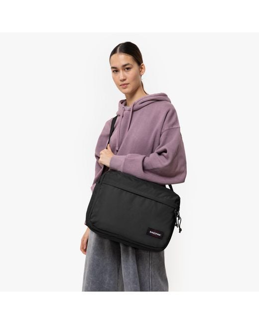 Crosser, 100% Polyester di Eastpak in Black