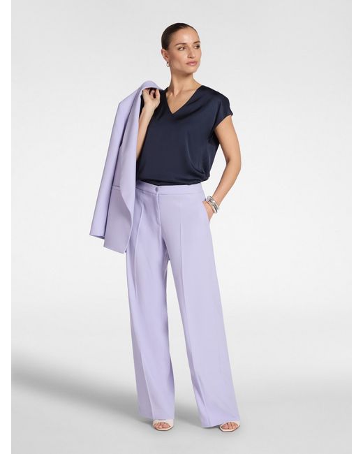 Blusa in raso con scollo a V di Elena Miro in Blue