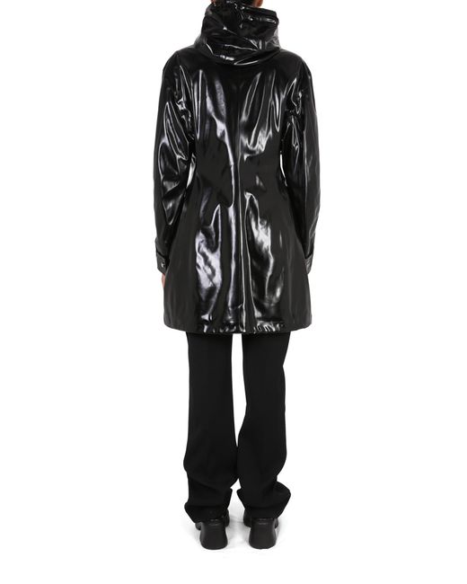 PARKA IN GOMMA CON CAPPUCCIO di Bottega Veneta in Black