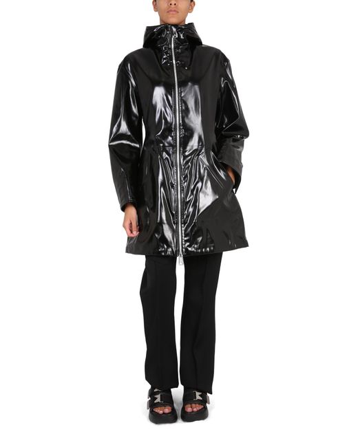 PARKA IN GOMMA CON CAPPUCCIO di Bottega Veneta in Black