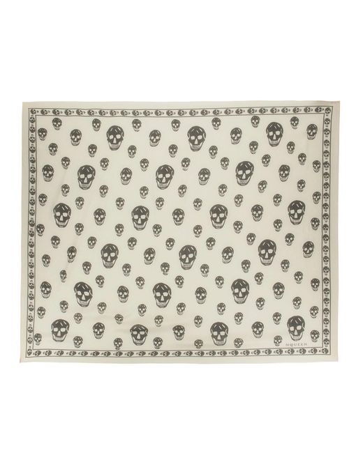 Foulard "Skull" di Alexander McQueen in Metallic