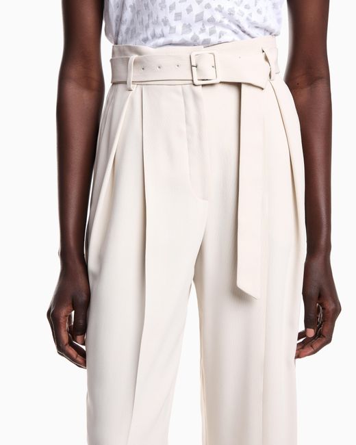 Pantaloni Con Pieghe E Cintura di Emporio Armani in White
