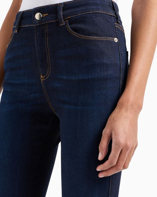 Vaqueros J18 De Cintura Alta Y Pernera Ceñida En Denim Lavado De Mezcla De Lyocell Emporio Armani de color Blue
