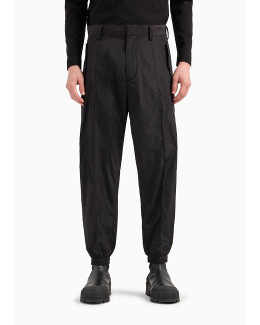 Pantaloni Con Fondo Elastico In Nylon Light di Emporio Armani in Black da Uomo