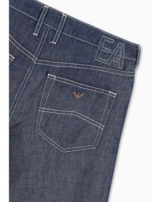 Jeans J90 Vita Media E Gamba Relaxed In Denim Misto Lino Con Patch Ea di Emporio Armani in Blue