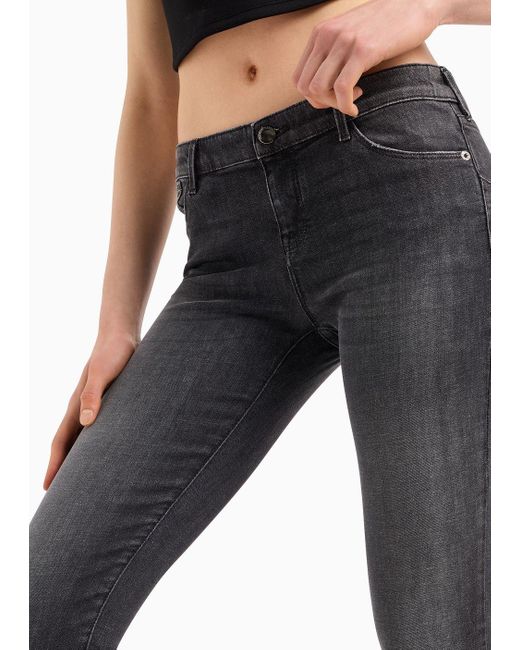 Jeans J23 Vita Media E Gamba Super Skinny In Denim Used Look di Emporio Armani in Black