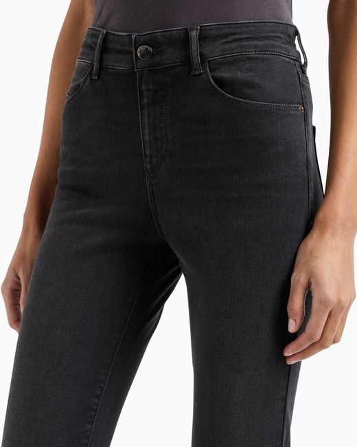 Vaqueros J18 De Cintura Alta Y Pernera Ajustada En Cómodo Denim Lavado A La Piedra Emporio Armani de color Black