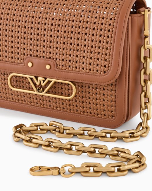 Sac À Bandoulière Tressé Avec Logo Aigle En Métal Emporio Armani en coloris Brown