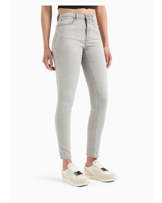 Jeans J20 Vita Alta E Gamba Super Skinny In Denim Effetto Used di Emporio Armani in Gray