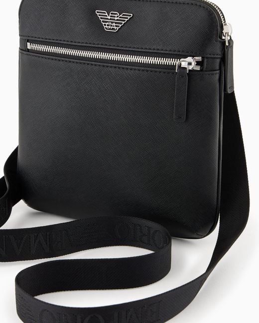 Bolso Bandolera Plano De Piel Saffiano Regenerada Con Placa De Águila Asv Emporio Armani de hombre de color Black