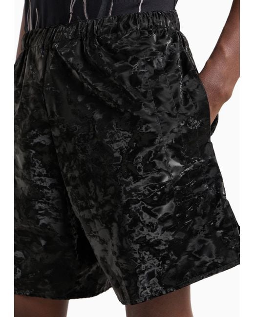 Bermudas De Tejido Técnico Efecto Vinilo Con Estampado De Camuflaje Emporio Armani de hombre de color Black
