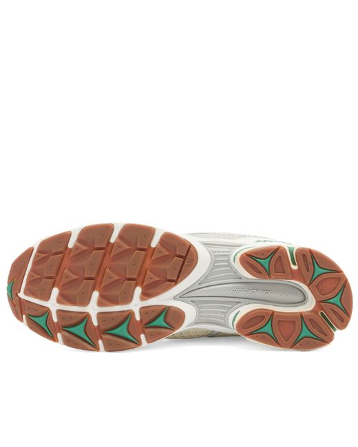 Saucony White Progrid Triumph 4 Sneaker for men
