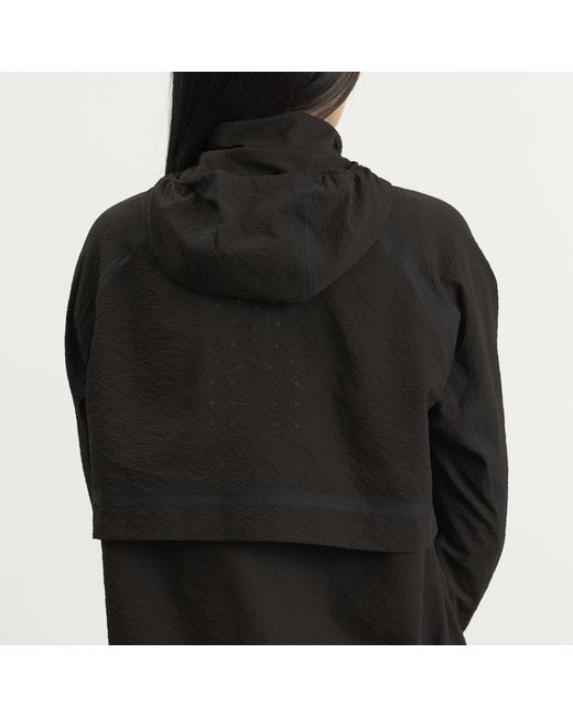 On Shoes Black Performance Volt Jacket