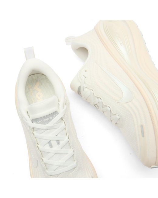 Nike White Vomero Plus Ess Sneaker