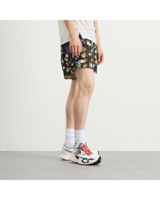 The North Face Black Summit Series Pacesetter Print Shorts for men