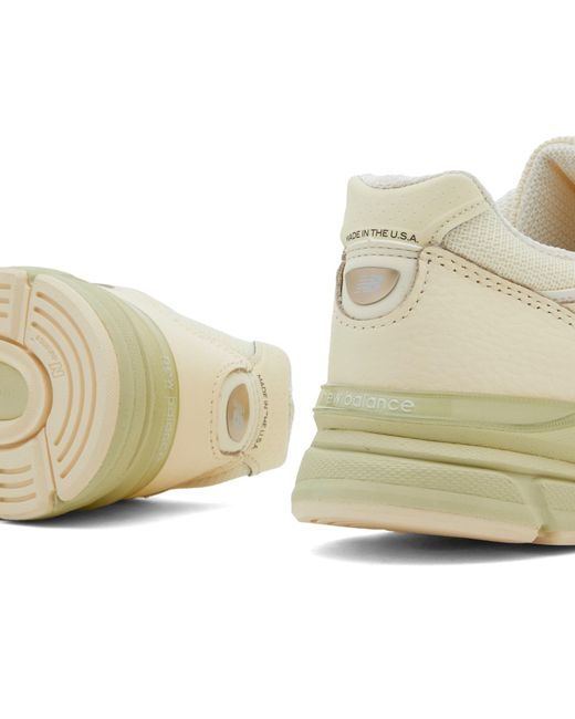 New Balance White U990Bo4