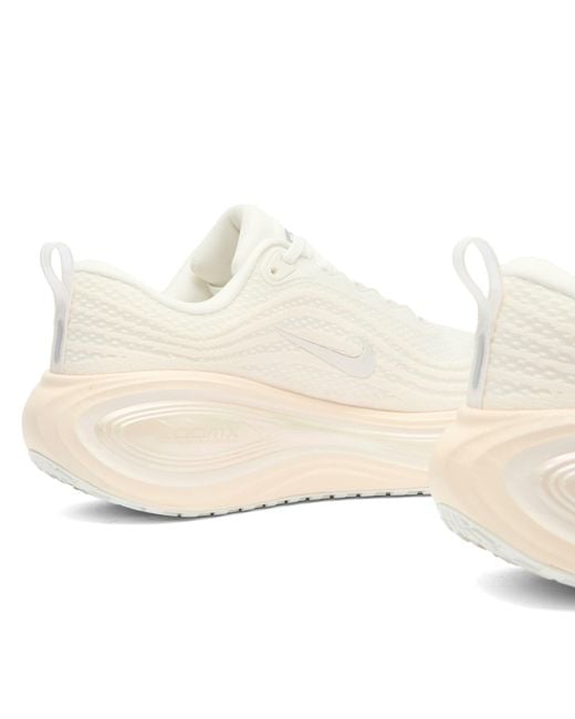 Nike White Vomero Plus Ess Sneaker