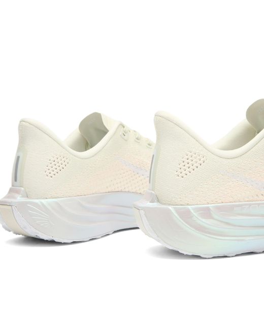 Nike White Pegasus Plus Ess Sneaker