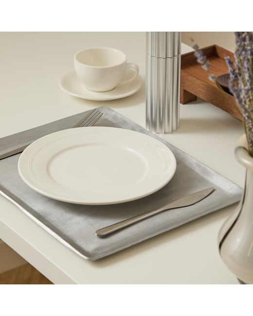 Service Projects White Métier Embossed Lunch Plate
